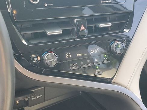 Used 2022 Toyota Camry SE FWD image 22