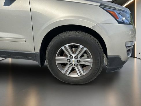 Used 2017 Chevrolet Traverse LT FWD image 7