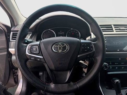 Used 2015 Toyota Camry SE w/ Moonroof Package image 17