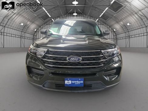 Used 2022 Ford Explorer XLT AWD/4WD image 2