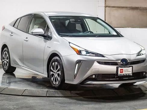 Certified 2021 Toyota Prius LE w/ Carpet Mat Package (TMS) image 4