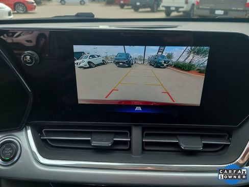 Used 2025 Chevrolet Trax LT w/ LT Convenience Package image 21