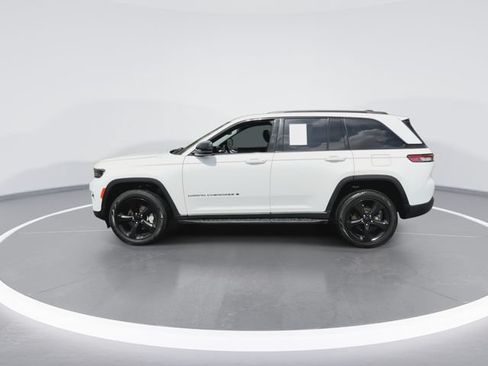 Used 2023 Jeep Grand Cherokee Limited w/ Black Appearance Package AWD/4WD image 6