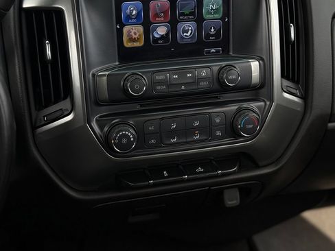 Used 2018 Chevrolet Silverado 1500 LT AWD/4WD image 19