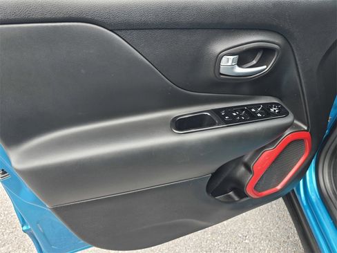 Used 2022 Jeep Renegade Trailhawk image 21