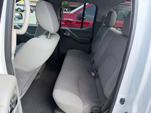 Used 2011 Nissan Frontier SV RWD image 6