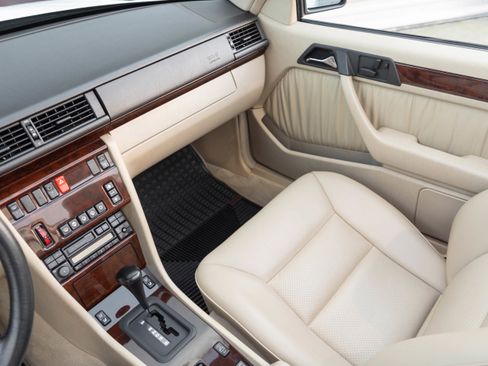 Used 1995 Mercedes-Benz E 320 Convertible image 15