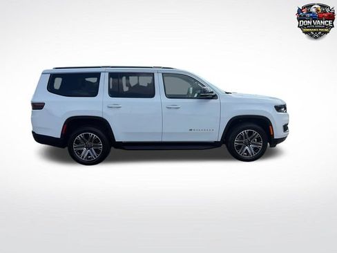 Used 2025 Jeep Wagoneer 4WD image 6