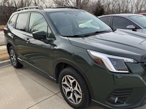 Used 2023 Subaru Forester Premium image 8
