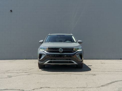 Used 2023 Volkswagen Taos SE w/ Panoramic Sunroof Package AWD/4WD image 10