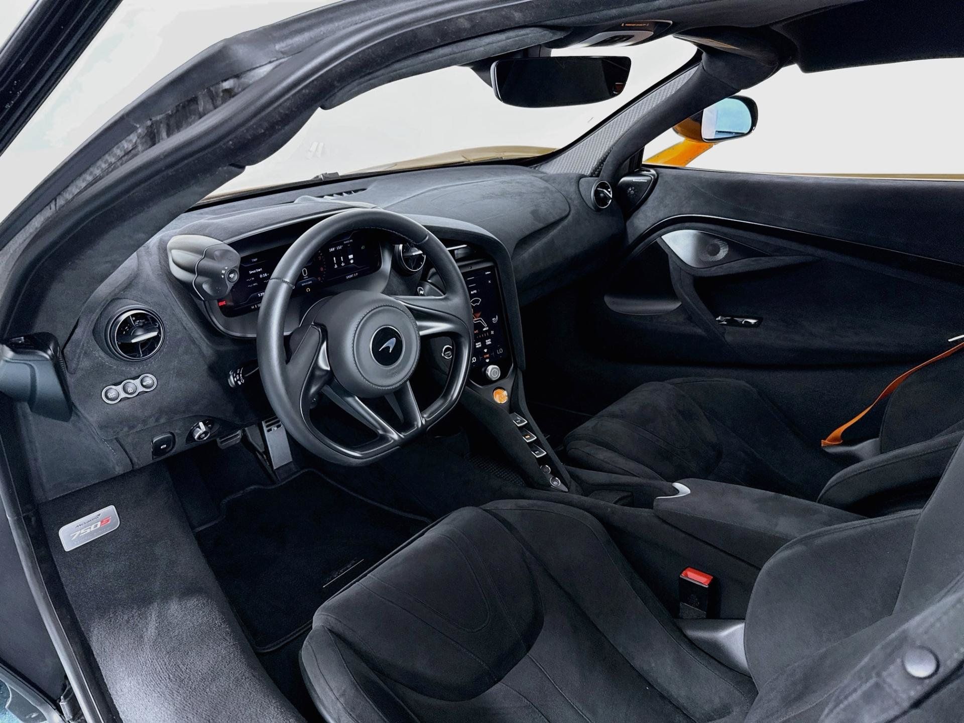 Used 2025 McLaren 750S RWD image 23