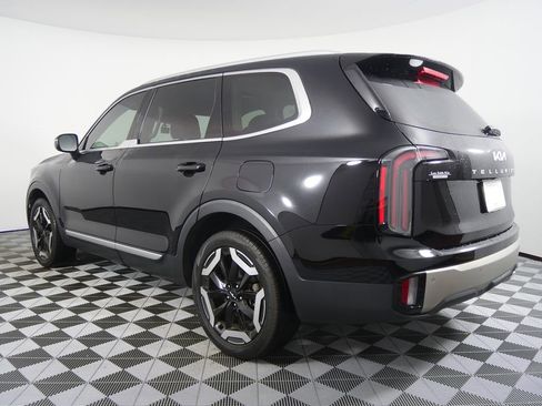 Used 2023 Kia Telluride EX w/ EX Captain's Chair Package image 5