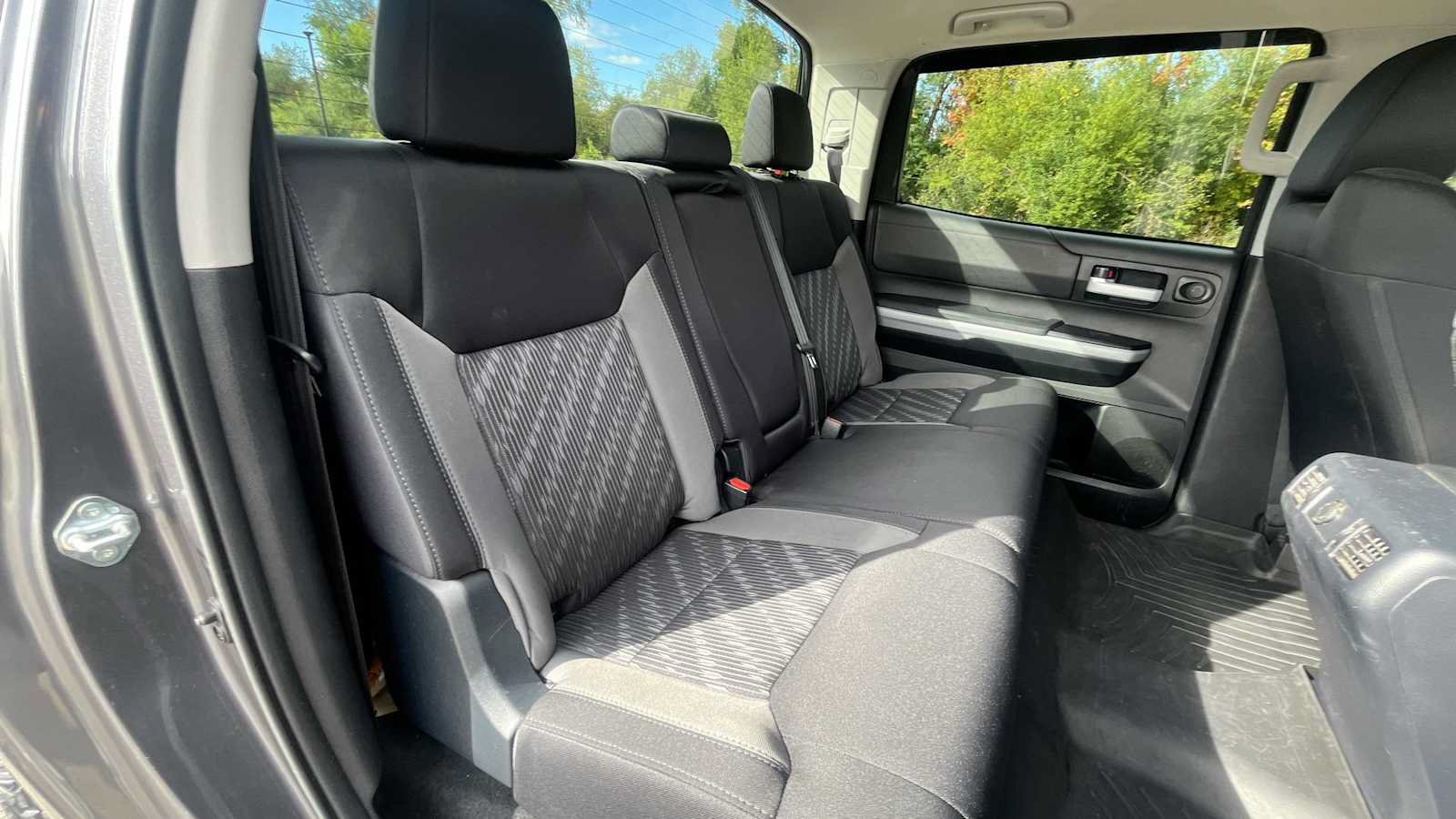 Used 2018 Toyota Tundra SR5 w/ SR5 Upgrade Package AWD/4WD image 33