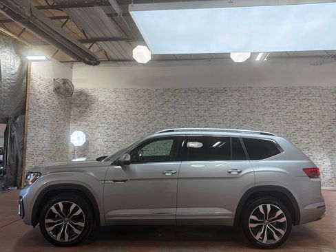 Used 2023 Volkswagen Atlas SEL Premium AWD/4WD image 4