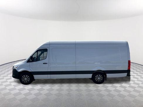 Used 2024 Mercedes-Benz Sprinter 2500 image 8