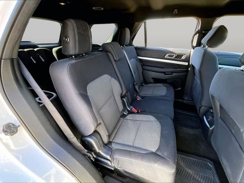 Used 2016 Ford Explorer XLT w/ Equipment Group 201A AWD/4WD image 19
