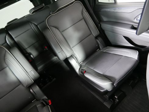 Used 2022 GMC Yukon SLT w/ SLT Premium Package AWD/4WD image 14