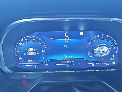 Used 2023 Chevrolet Suburban Premier image 18