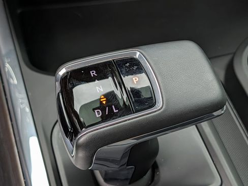 Used 2025 GMC Sierra 1500 SLT image 17