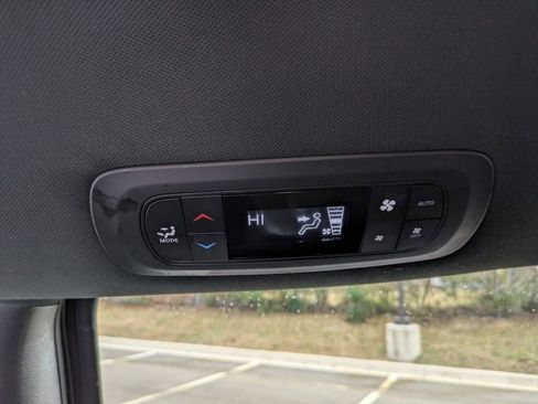 Used 2024 Chrysler Pacifica Touring-L w/ S Appearance Package image 24