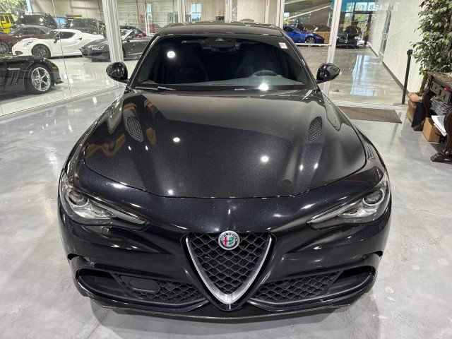 Used 2018 Alfa Romeo Giulia Quadrifoglio w/ Driver Assist Dynamic Package RWD image 25