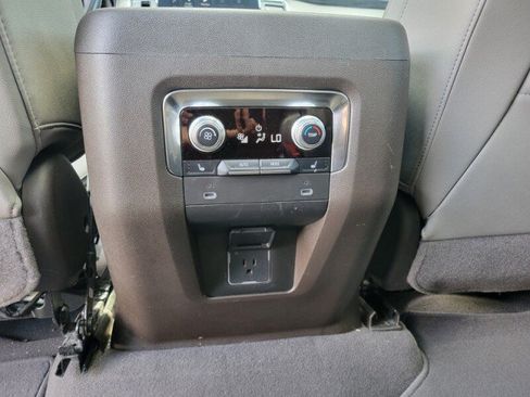 Used 2022 GMC Yukon XL SLT w/ SLT Premium Package RWD image 27