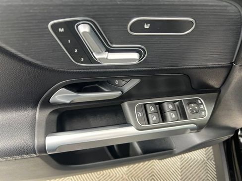 Used 2023 Mercedes-Benz GLB 250 4MATIC image 13