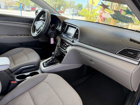 Used 2018 Hyundai Elantra SE w/ SE Connectivity Package 04 image 19