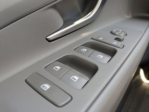 Certified 2025 Hyundai Elantra SEL image 17