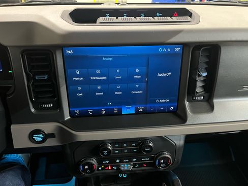 Used 2024 Ford Bronco Wildtrak image 15