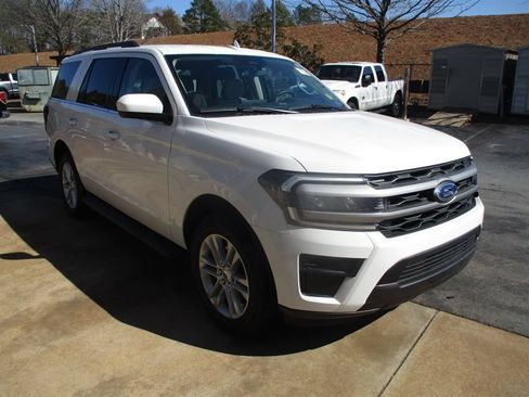 Used 2024 Ford Expedition XLT RWD image 2