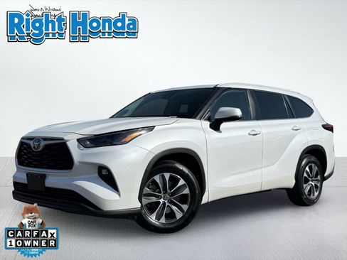 Used 2023 Toyota Highlander XLE FWD image 1