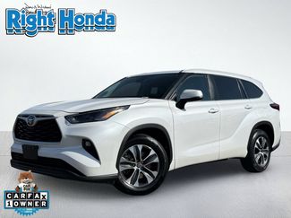 Used 2023 Toyota Highlander XLE FWD video 1
