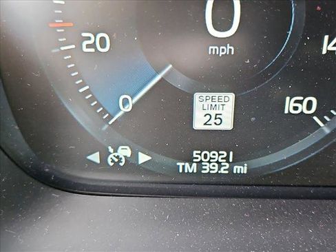 Used 2022 Volvo XC90 T8 R-Design w/ Advanced Package image 11