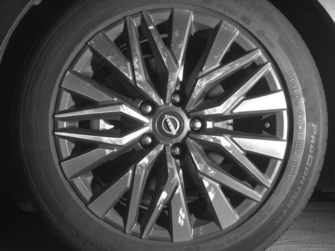Used 2025 Nissan Altima 2.5 SV FWD image 12