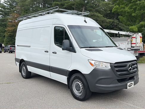 Used 2022 Mercedes-Benz Sprinter 1500 image 2