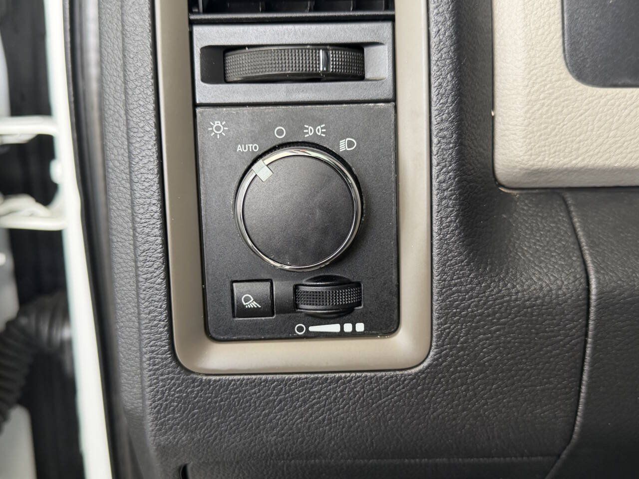 Used 2012 RAM 2500 ST w/ Chrome Appearance Group AWD/4WD image 18