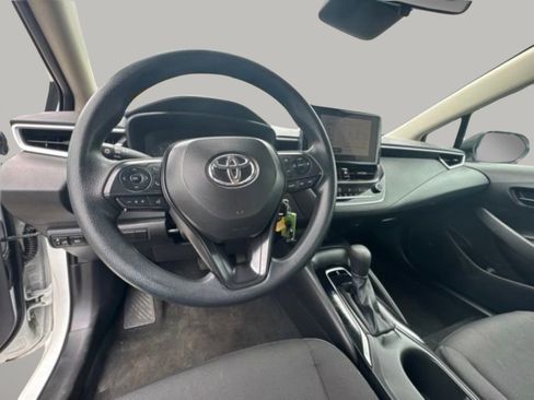 Used 2025 Toyota Corolla LE FWD image 17