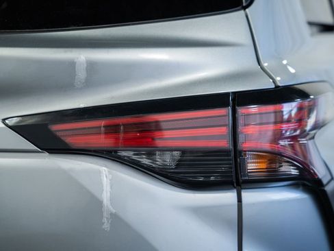 Used 2023 Toyota Sienna XSE FWD image 6
