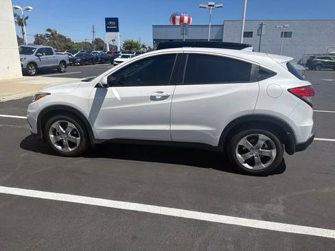 Used 2022 Honda HR-V LX image 1