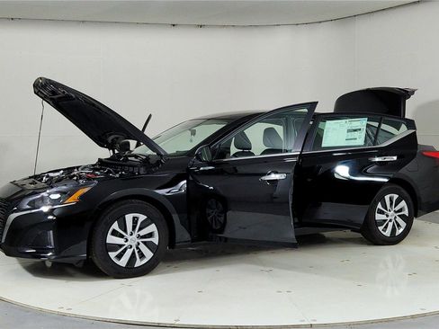 New 2025 Nissan Altima 2.5 S image 10