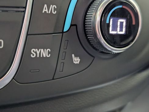 Used 2023 Chevrolet Traverse LT FWD image 31