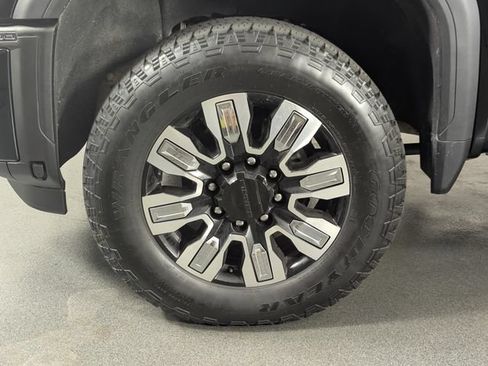 Used 2025 GMC Sierra 2500 Denali w/ Technology Package AWD/4WD image 10