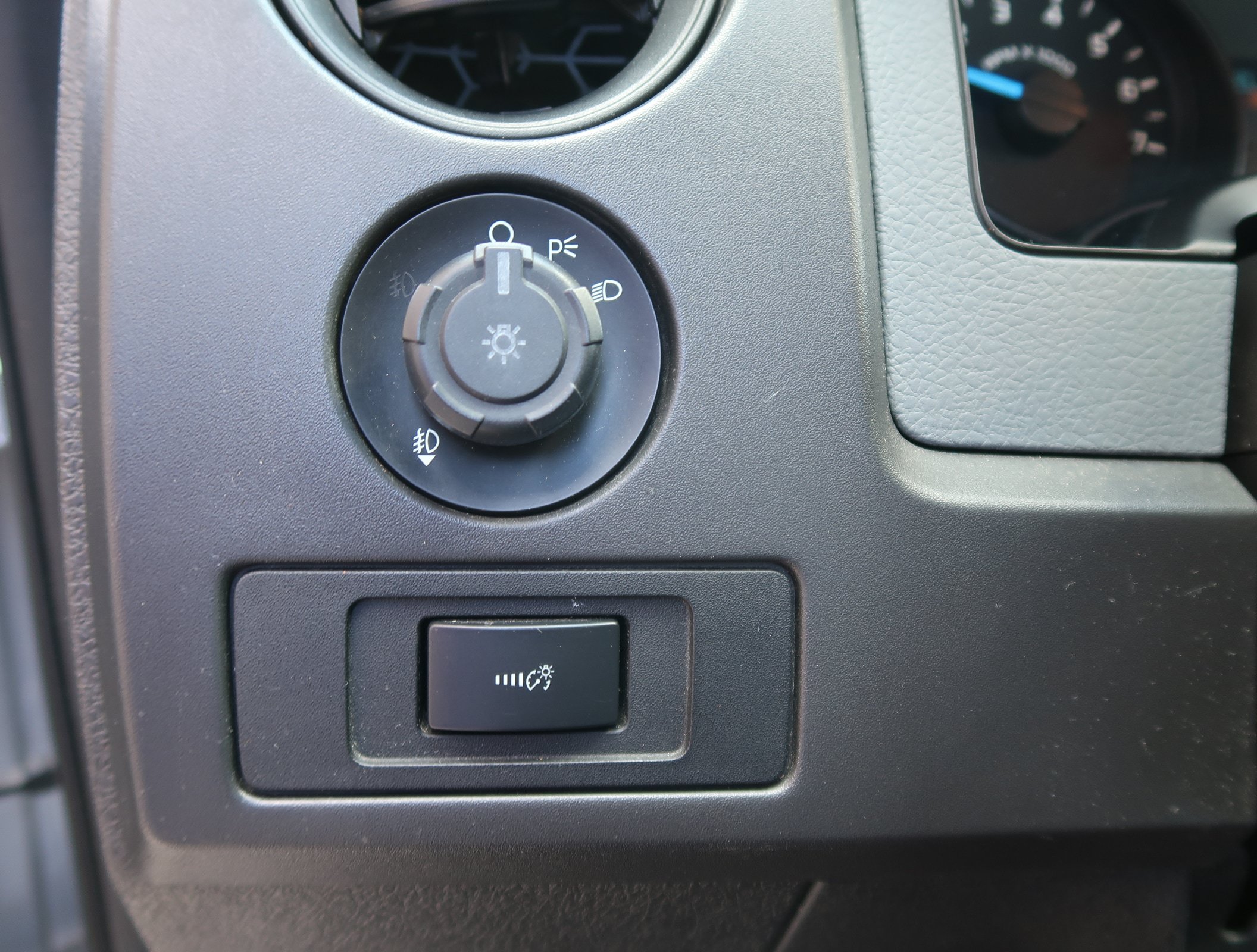 Used 2014 Ford F150 STX w/ Equipment Group 201A Mid RWD image 17