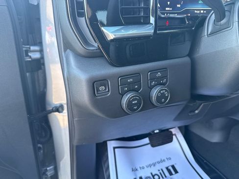 Used 2025 Chevrolet Silverado 1500 LT AWD/4WD image 13