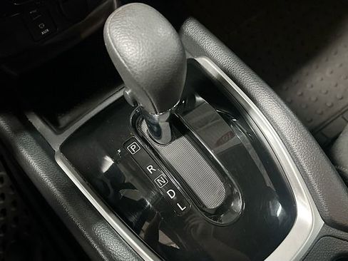 Used 2016 Nissan Rogue SV image 17