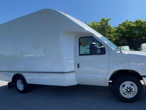 New 2026 Ford E-350 and Econoline 350 Super Duty w/ Power Equipment Group RWD image 8