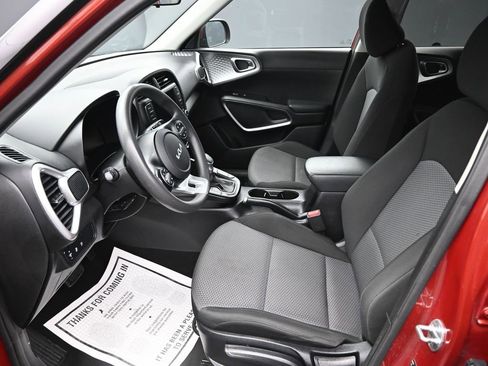 Used 2023 Kia Soul LX w/ Option Group 015 FWD image 11
