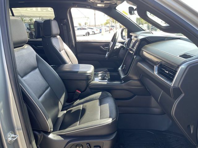 Used 2025 GMC Yukon Elevation w/ Elevation Premium Package AWD/4WD image 29