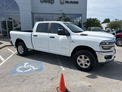 New 2025 RAM 2500 Big Horn AWD/4WD image 38